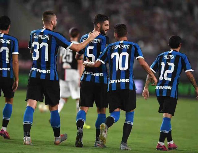 尝试新角色，德媒：罗伊斯将担任下周多特蒙德欧冠比赛评论员（德媒称罗伊斯下周出任多特欧冠解说，开启新身份尝试）